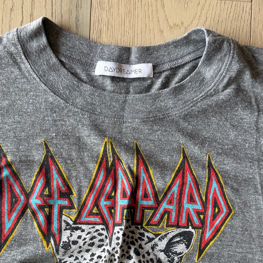 Def Leppard Graphic Gray Long Sleeve - Picture 3 of 4
